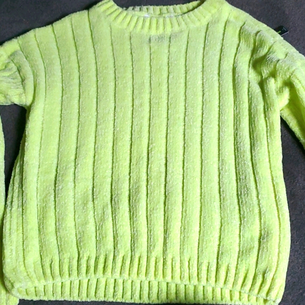 It is a yellow soft kinda cropped sweater